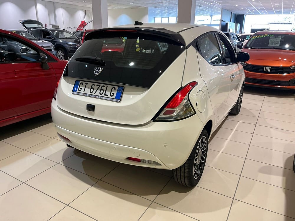 Lancia Ypsilon usata a Milano (7)