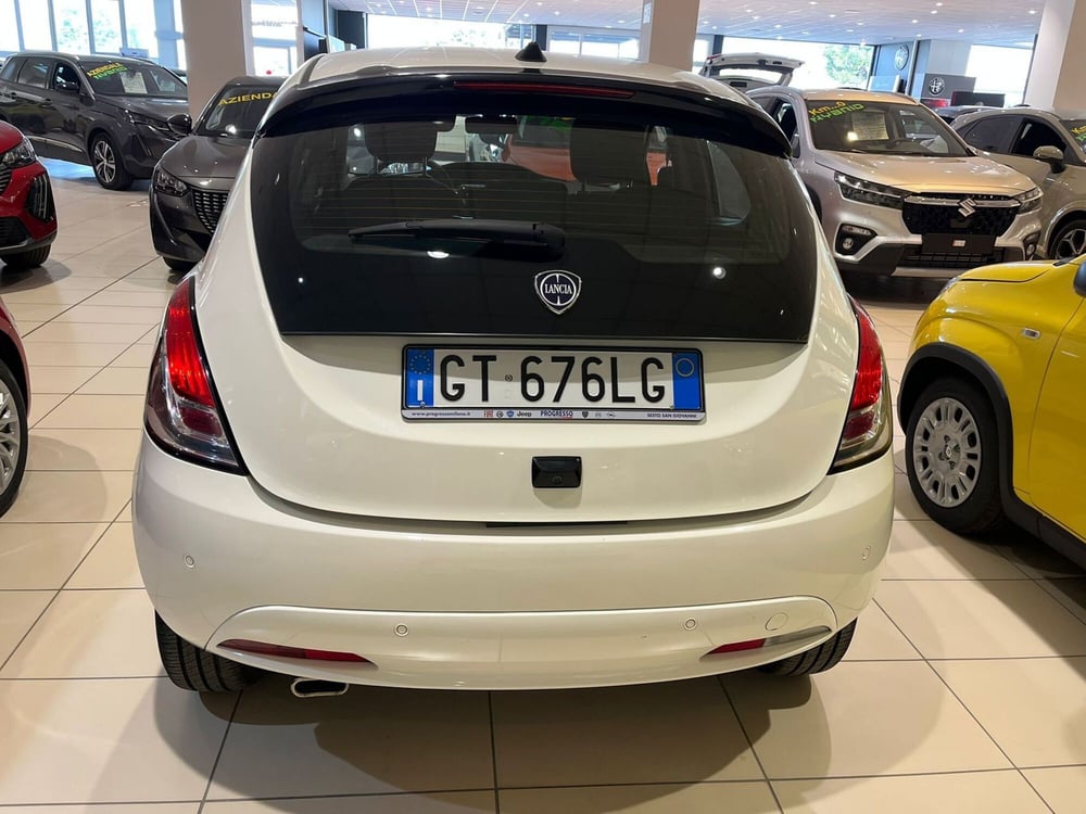 Lancia Ypsilon usata a Milano (8)