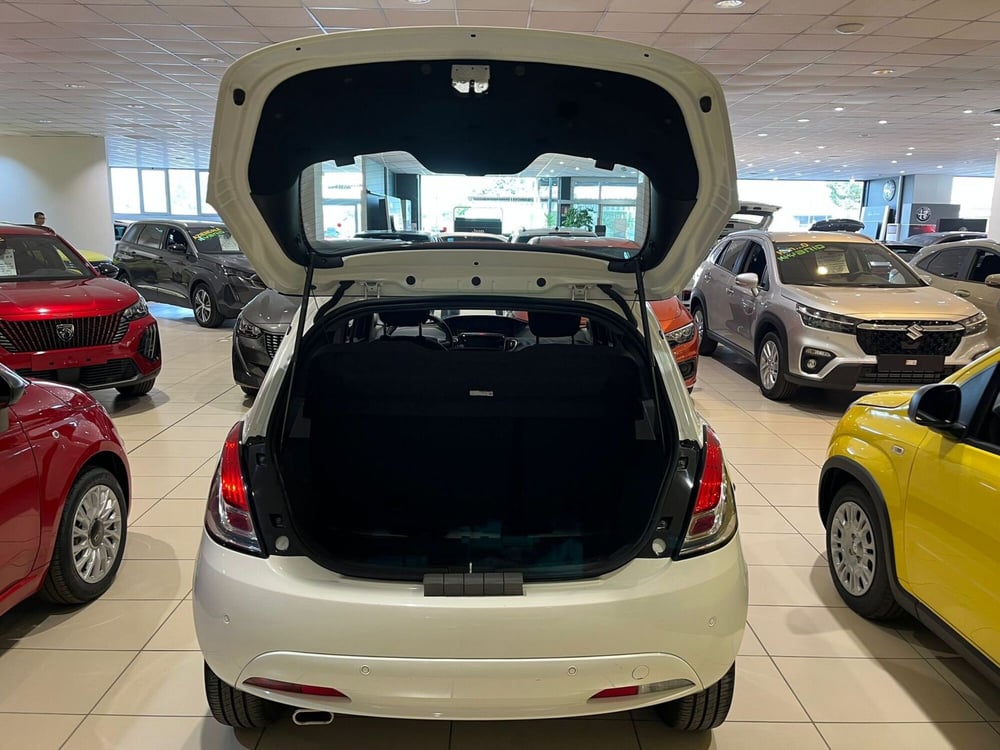 Lancia Ypsilon usata a Milano (9)