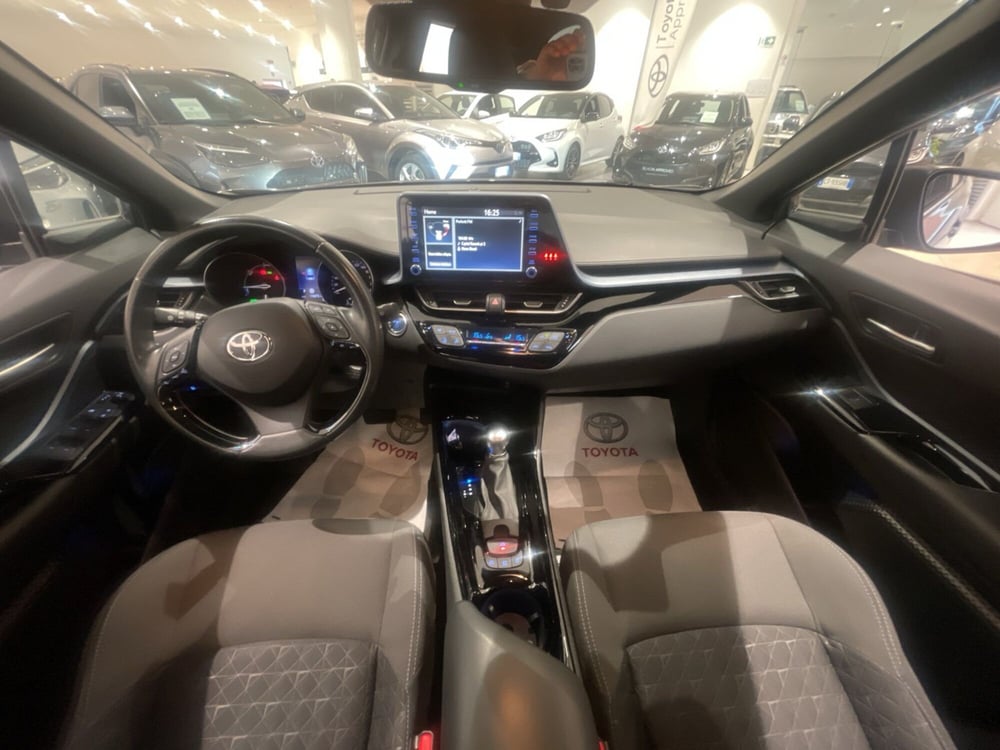 Toyota Toyota C-HR usata a Catania (10)