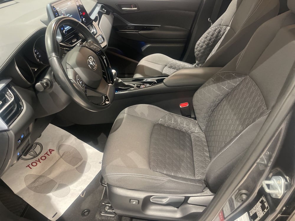 Toyota Toyota C-HR usata a Catania (9)