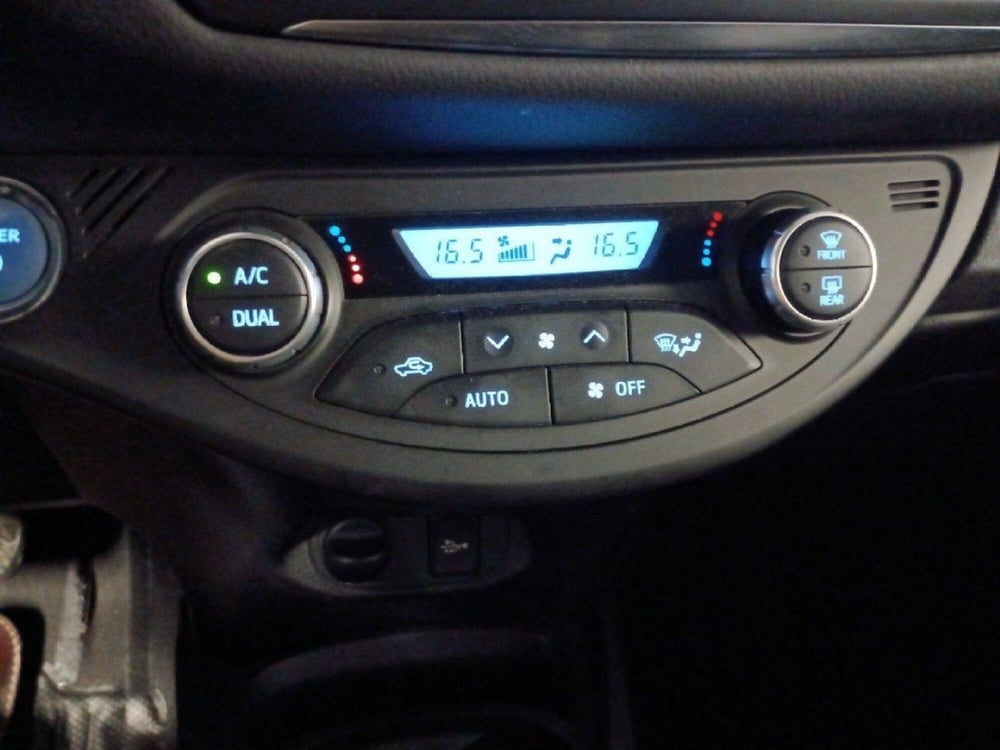 Toyota Yaris usata a Milano (15)