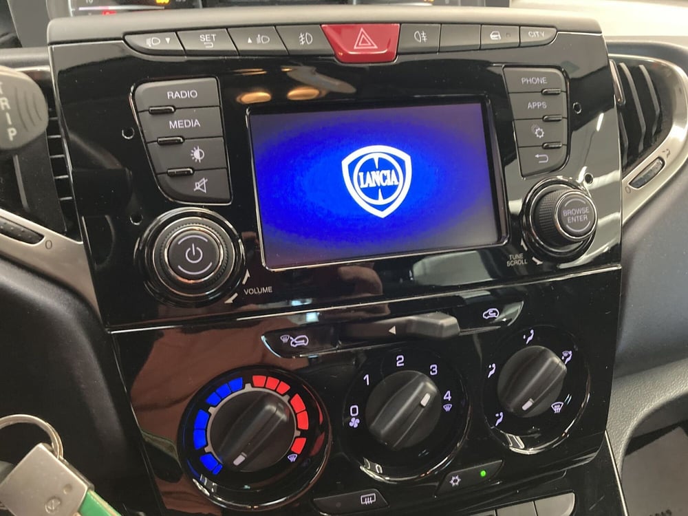 Lancia Ypsilon usata a Pavia (11)