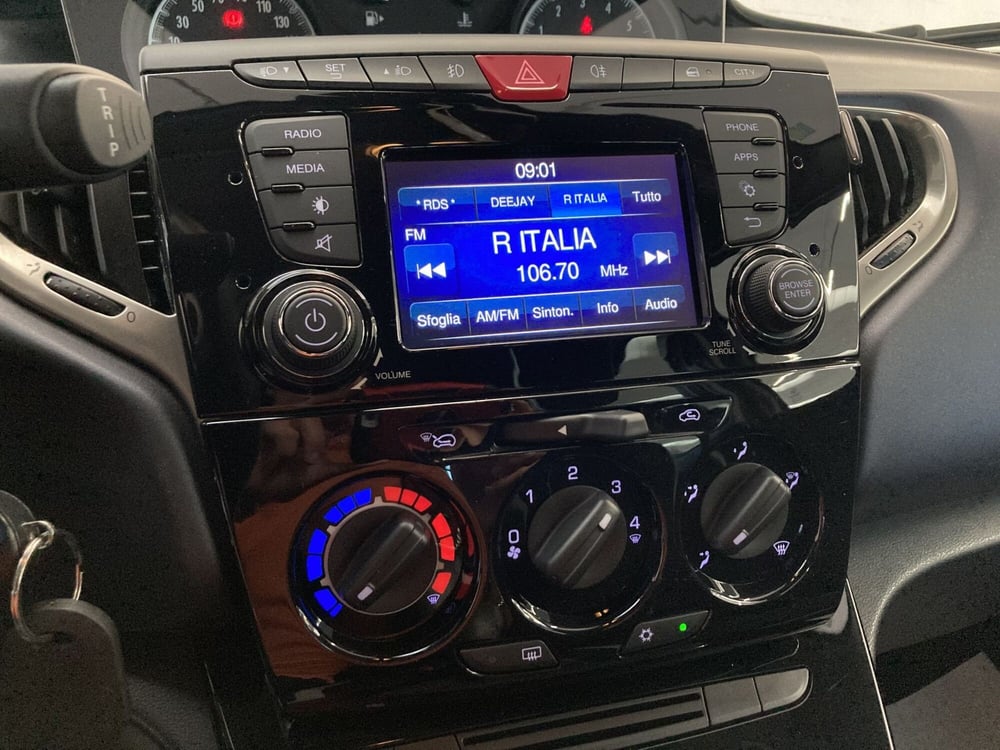 Lancia Ypsilon usata a Pavia (12)