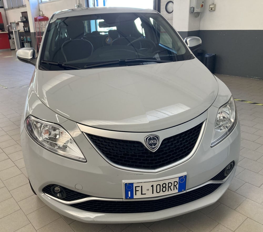 Lancia Ypsilon usata a Pavia (4)