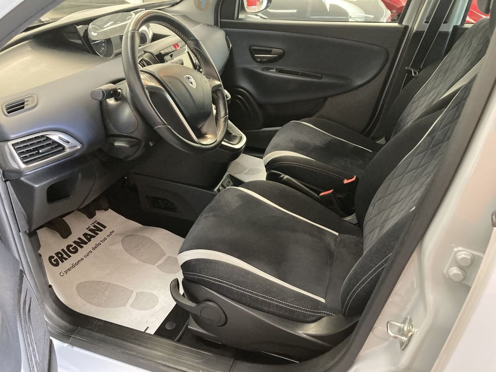 Lancia Ypsilon usata a Pavia (8)