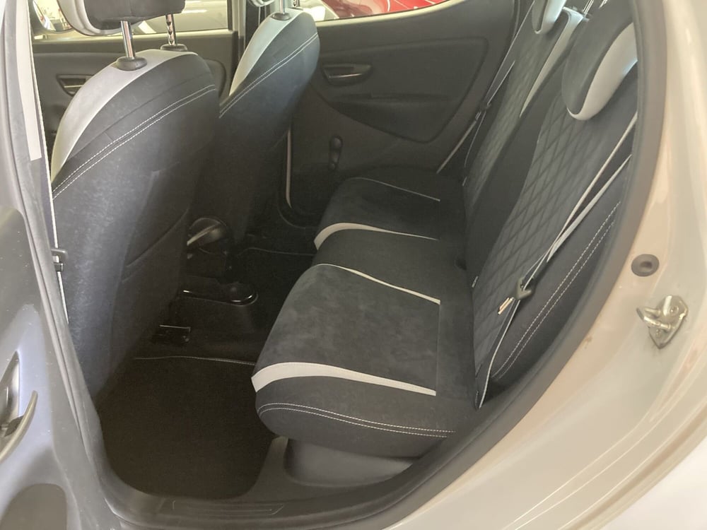 Lancia Ypsilon usata a Pavia (9)
