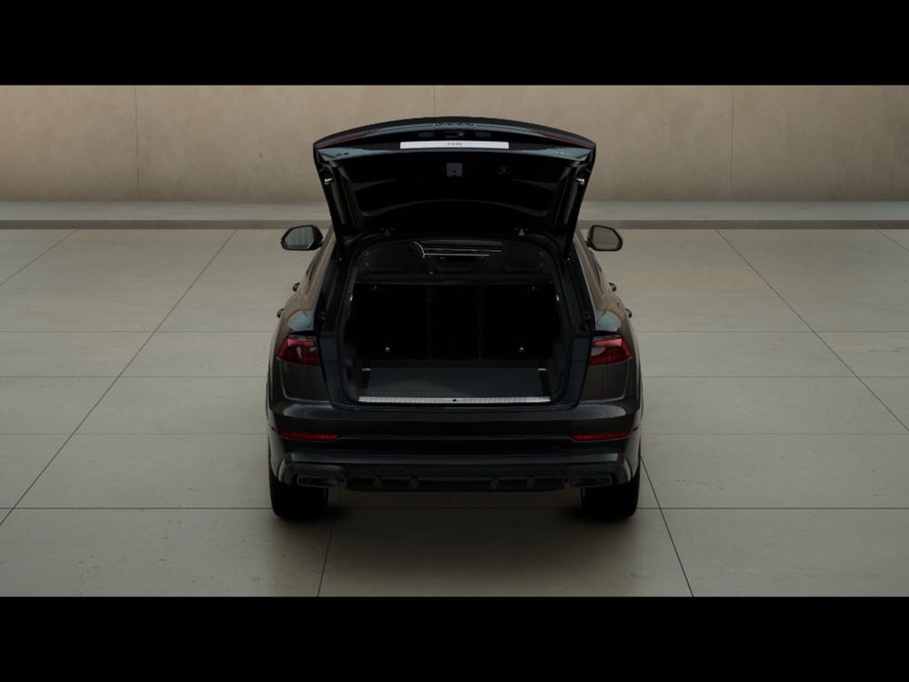 Audi Q8 Sportback nuova a Firenze (5)