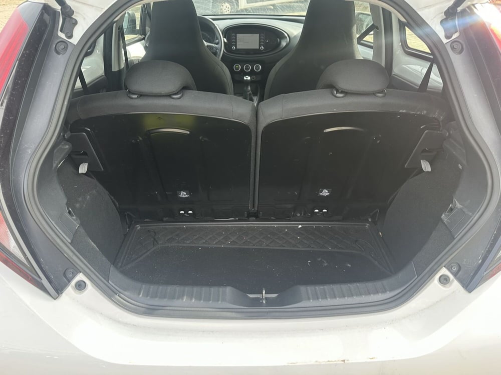 Toyota Aygo X usata a Milano (11)