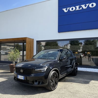 Volvo XC40 2.0 b3 Plus Black Edition auto del 2025 usata a Parma