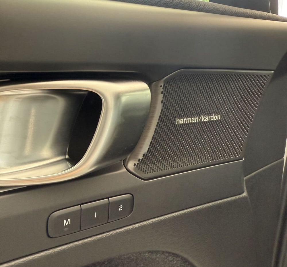 Volvo XC40 nuova a Parma (10)
