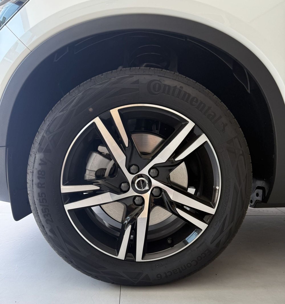 Volvo XC40 nuova a Parma (3)