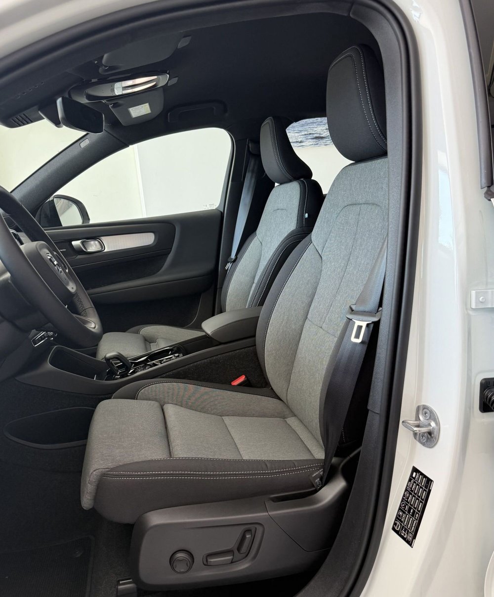 Volvo XC40 nuova a Parma (5)