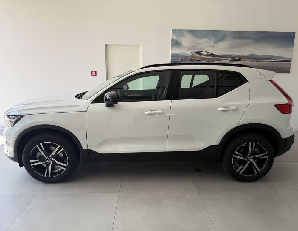 Volvo XC40 nuova a Parma (7)