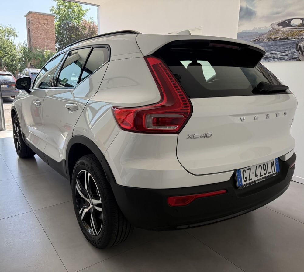 Volvo XC40 nuova a Parma (8)