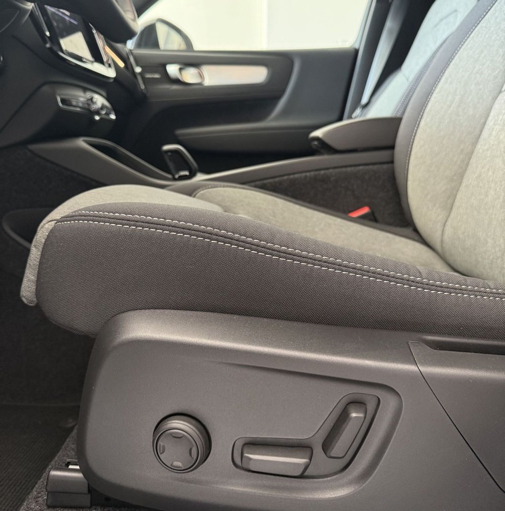 Volvo XC40 nuova a Parma (9)