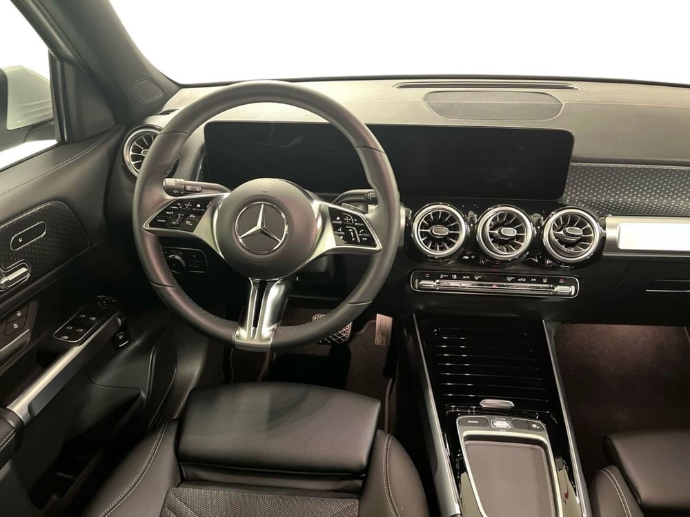 Mercedes-Benz EQB usata a Milano (11)