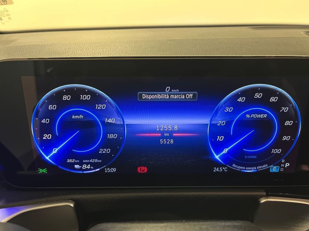 Mercedes-Benz EQB usata a Milano (13)