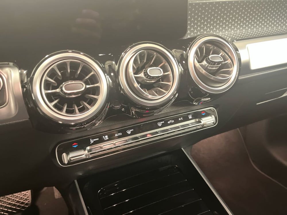 Mercedes-Benz EQB usata a Milano (14)
