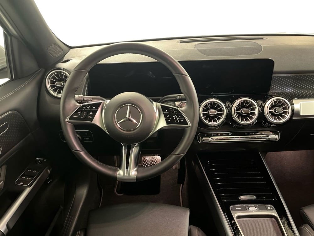 Mercedes-Benz EQB usata a Milano (11)