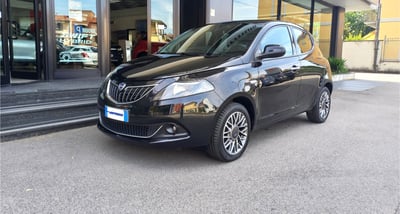 Lancia Ypsilon 1.0 FireFly 5 porte S&amp;S Hybrid Gold Plus del 2023 usata a San Vittore Olona