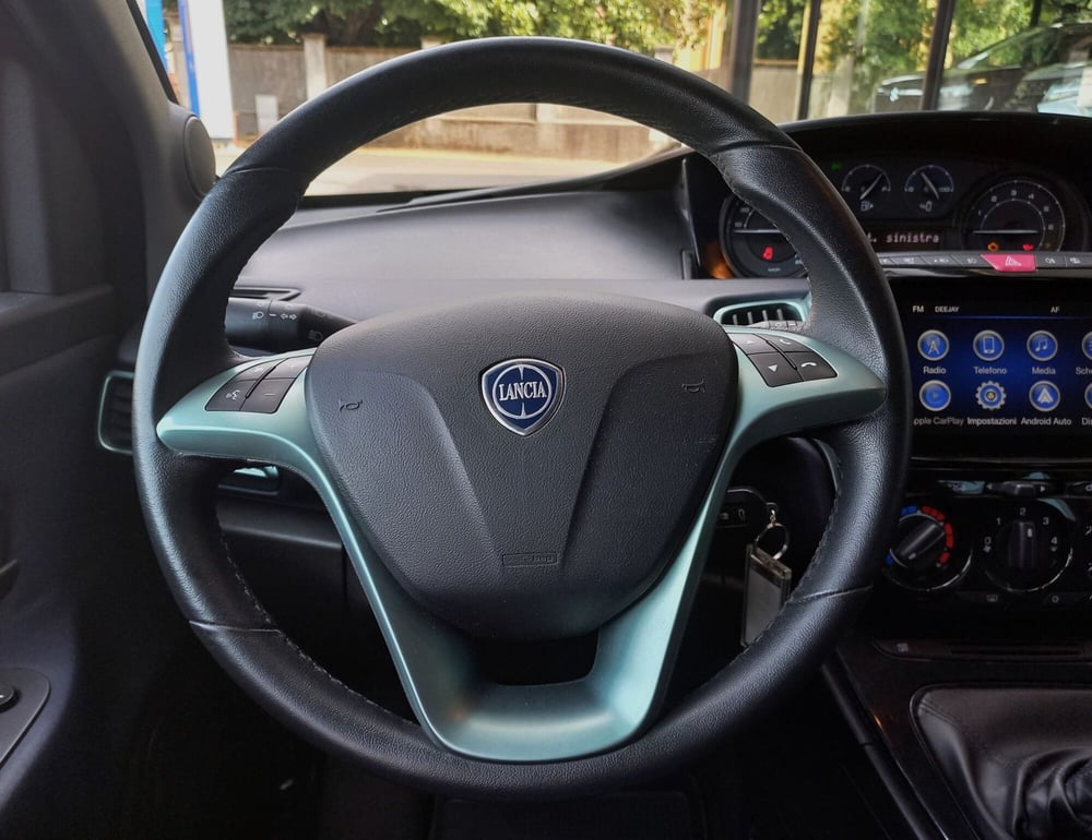 Lancia Ypsilon usata a Milano (10)