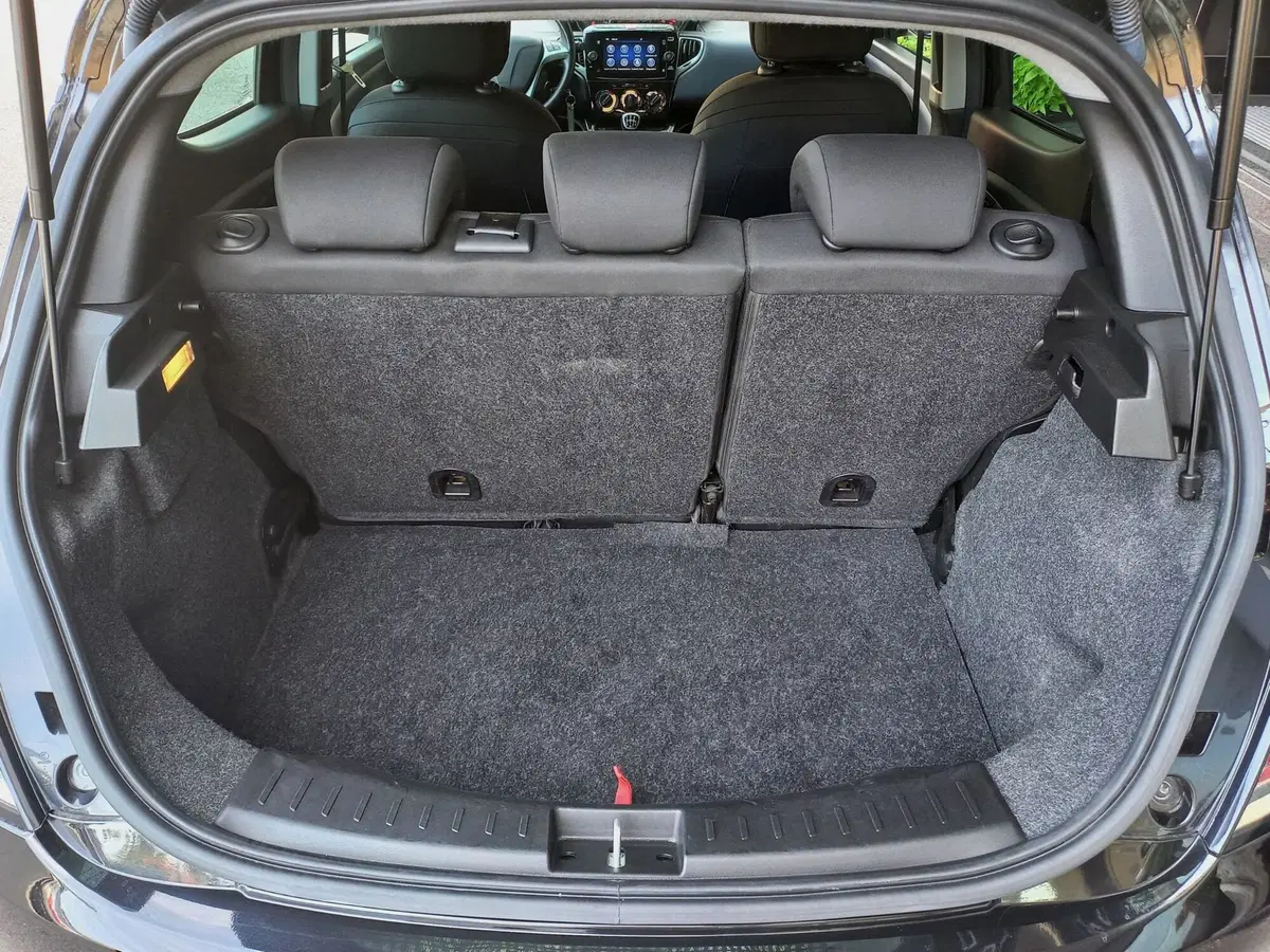 Lancia Ypsilon usata a Milano (14)