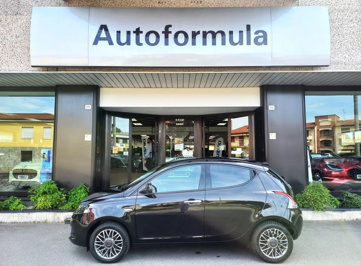 Lancia Ypsilon usata a Milano (3)