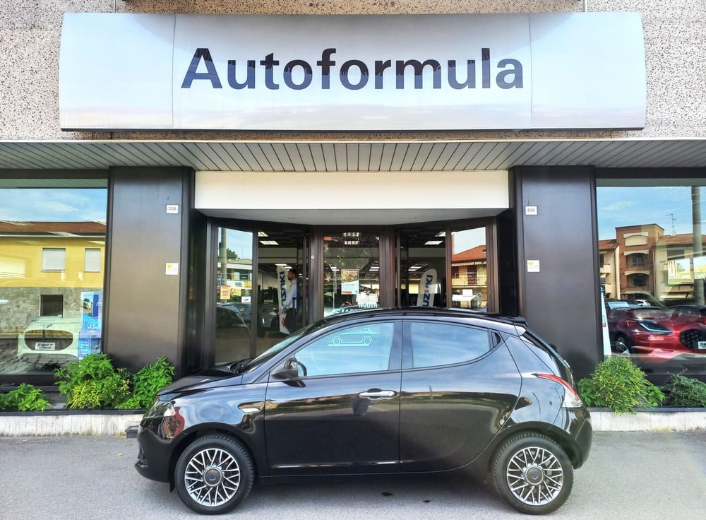 Lancia Ypsilon usata a Milano (3)
