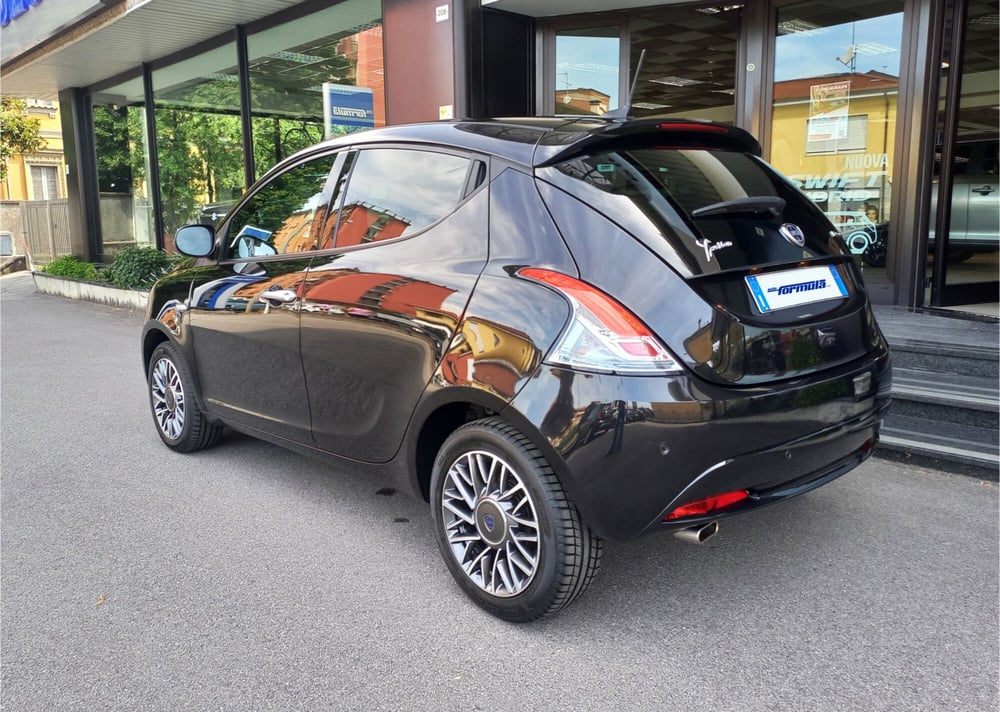 Lancia Ypsilon usata a Milano (4)