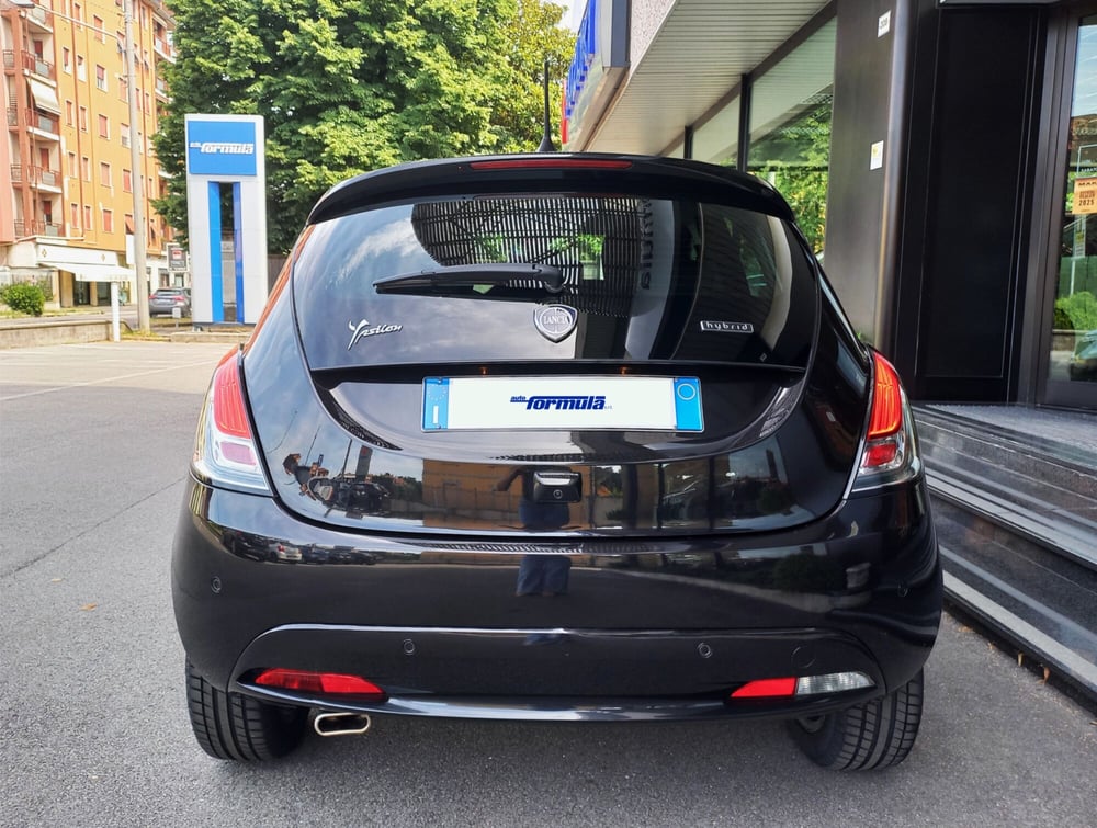 Lancia Ypsilon usata a Milano (5)