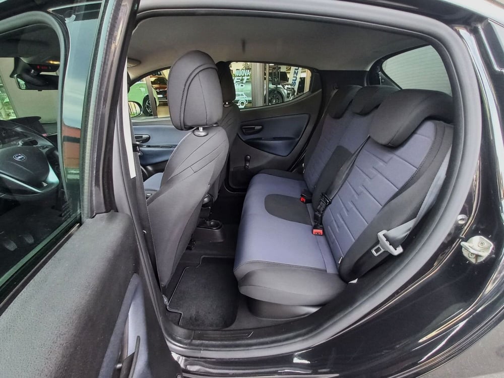 Lancia Ypsilon usata a Milano (7)