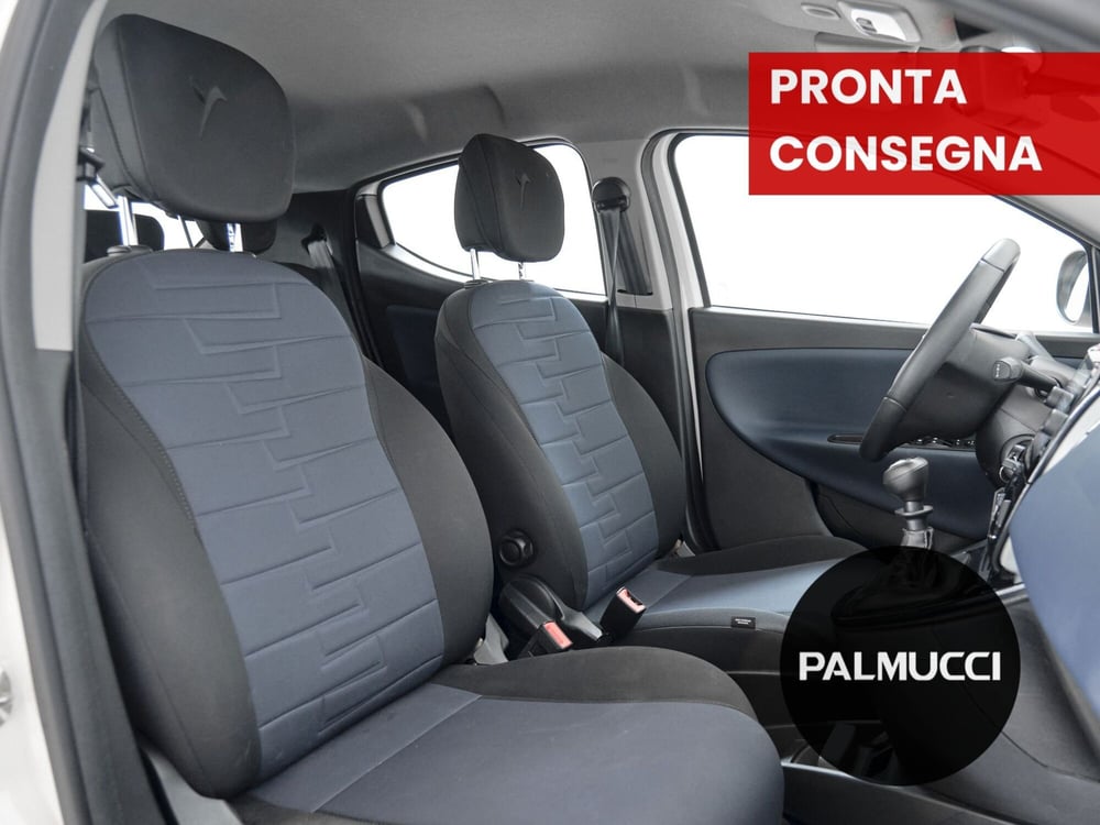 Lancia Ypsilon usata a Prato (13)