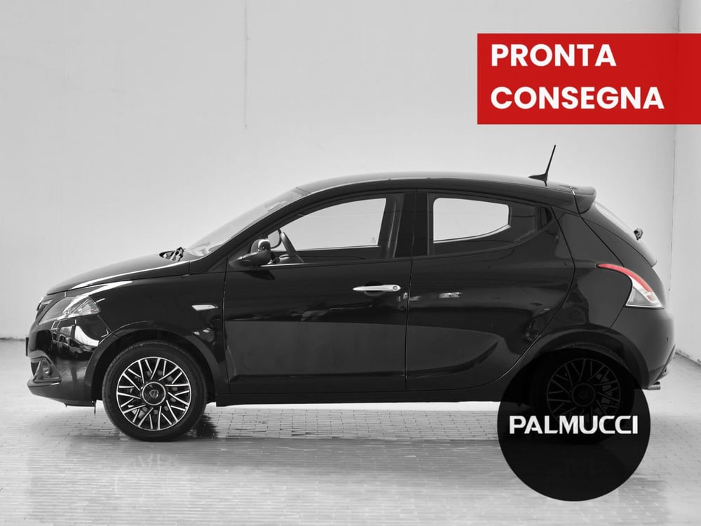 Lancia Ypsilon usata a Prato (3)