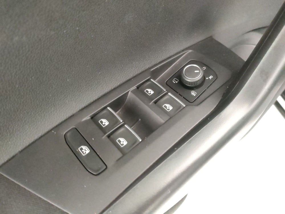 Volkswagen Taigo usata a Napoli (10)