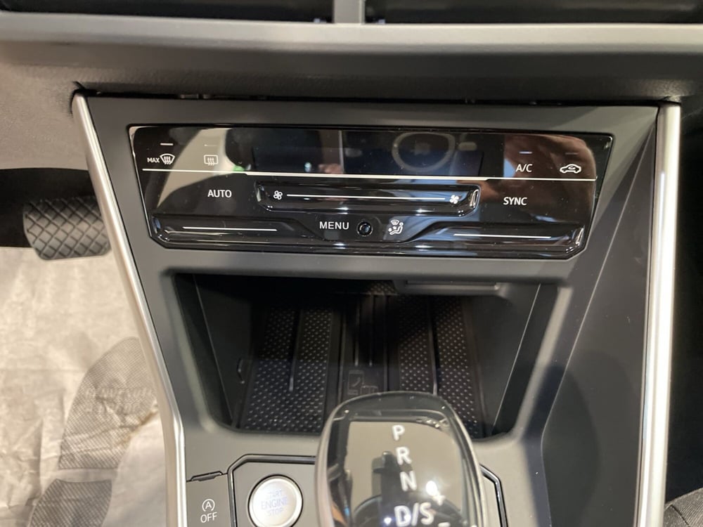 Volkswagen Taigo nuova a Varese (16)