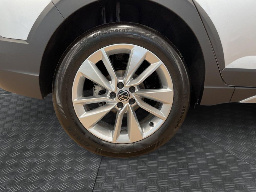 Volkswagen Taigo nuova a Varese (7)