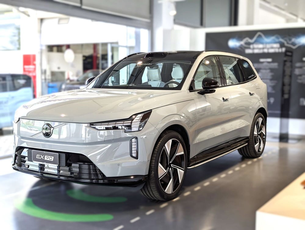 Volvo EX90 nuova a Pescara (5)