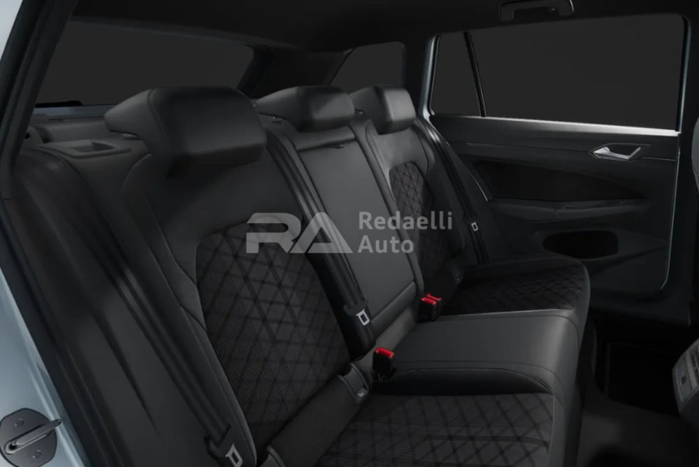 Volkswagen Golf Variant nuova a Lecco (8)