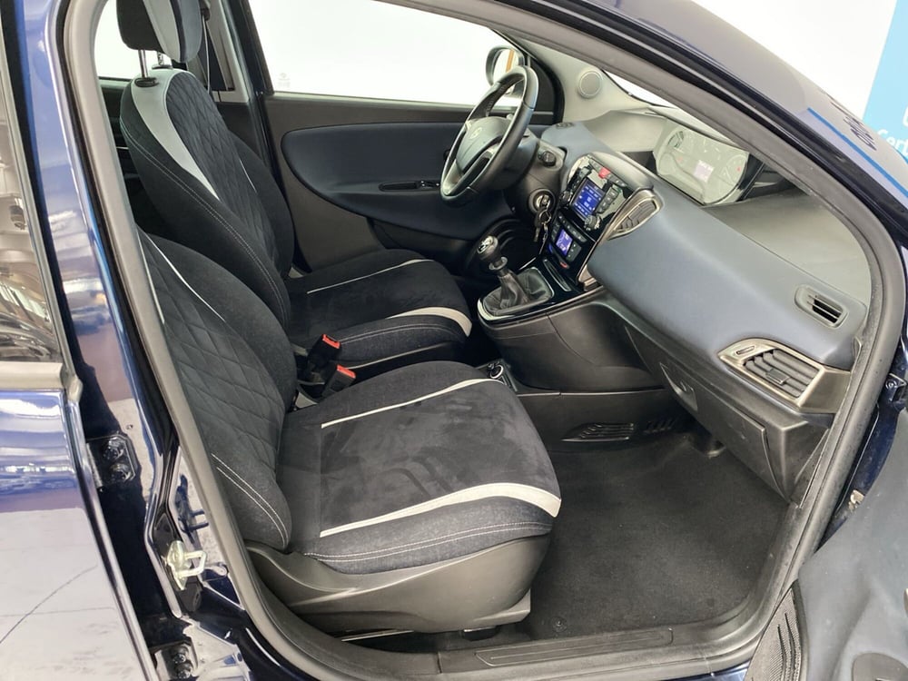 Lancia Ypsilon usata a Lodi (6)