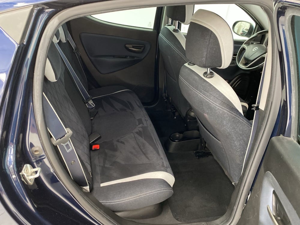 Lancia Ypsilon usata a Lodi (7)