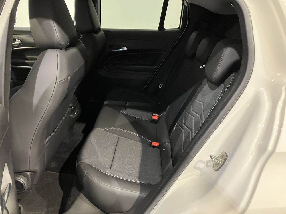 Jeep Avenger nuova a Parma (11)