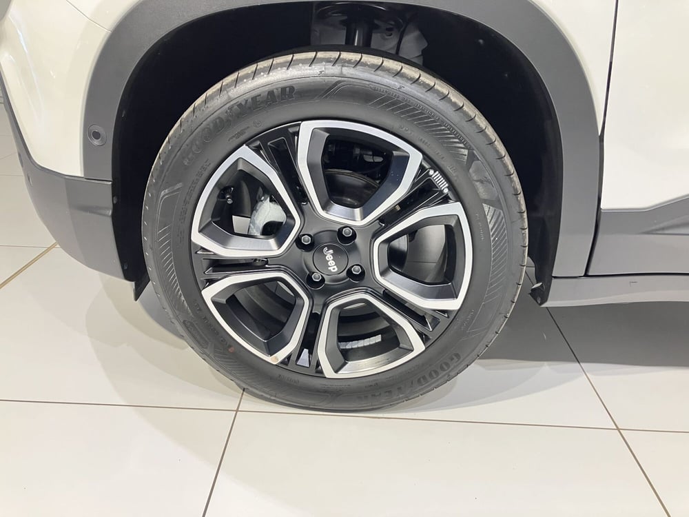 Jeep Avenger nuova a Parma (12)