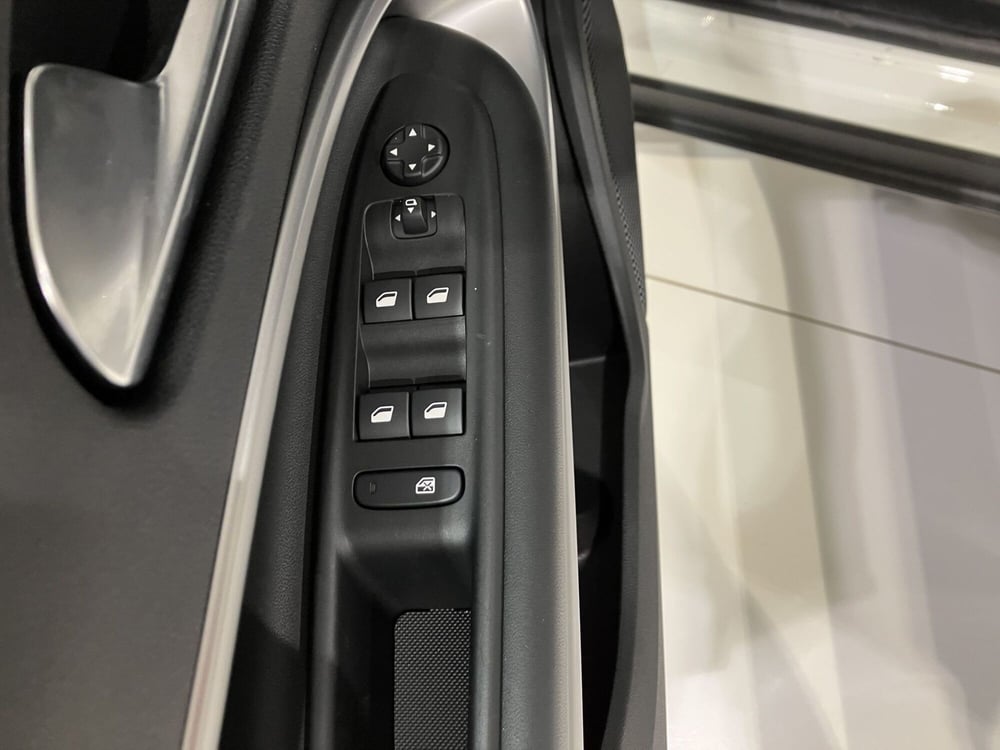Jeep Avenger nuova a Parma (17)