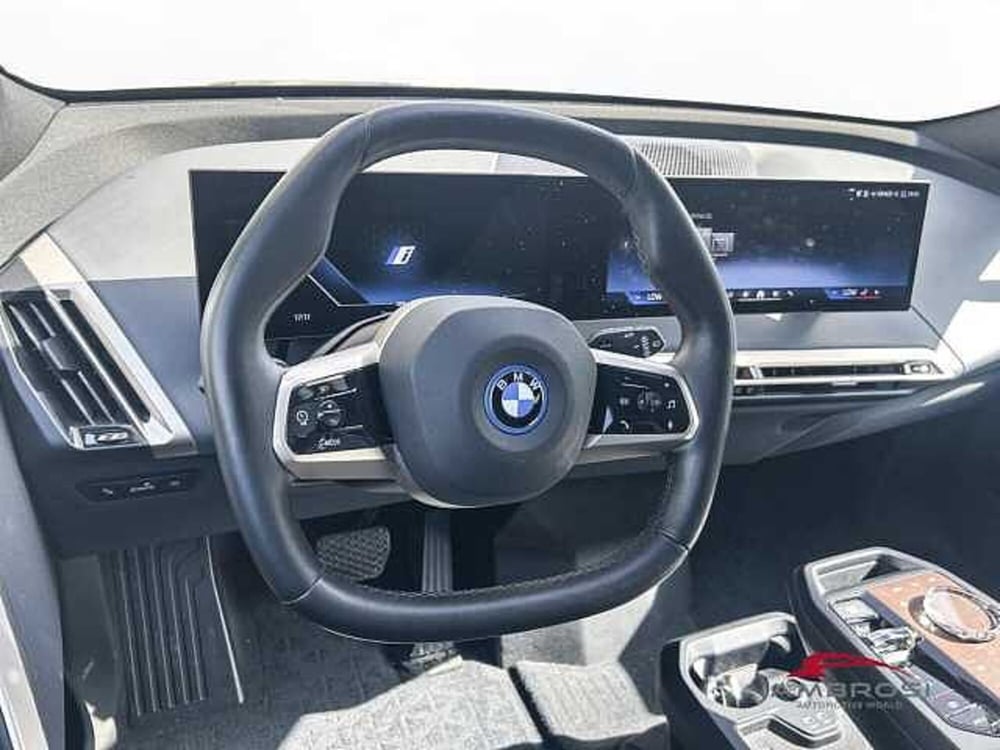 BMW iX usata a Perugia (11)