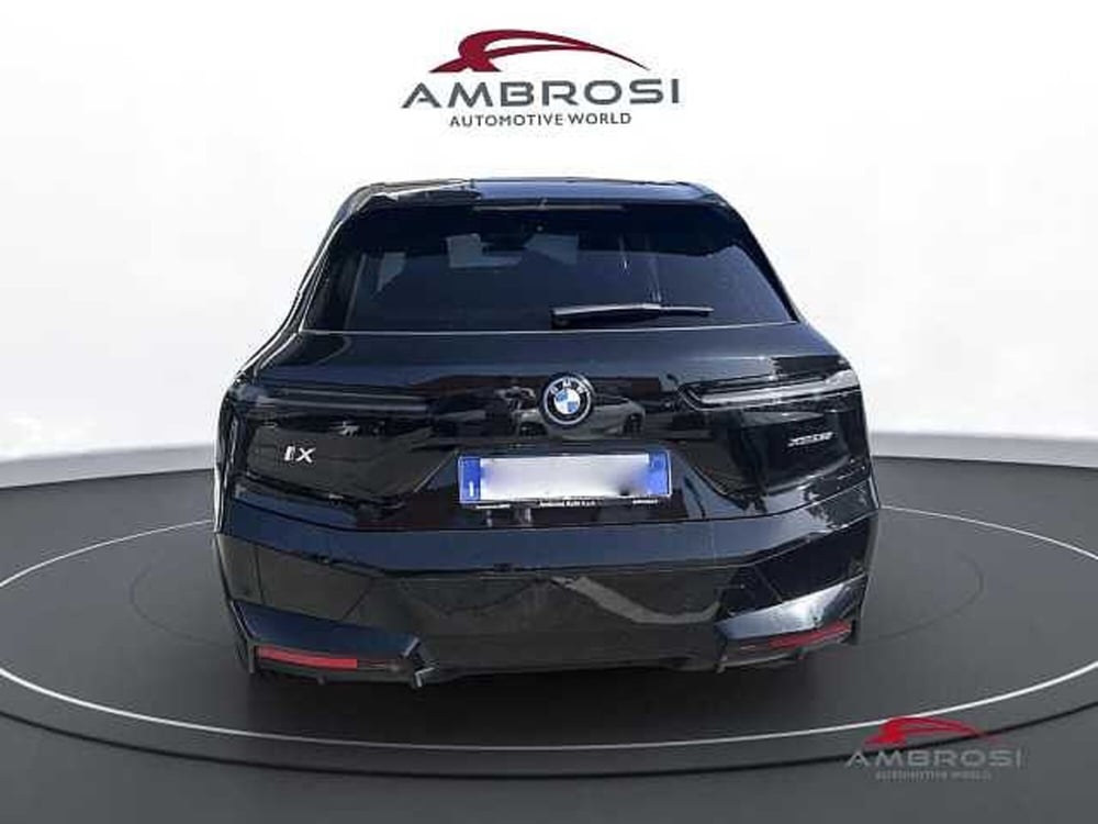 BMW iX usata a Perugia (8)