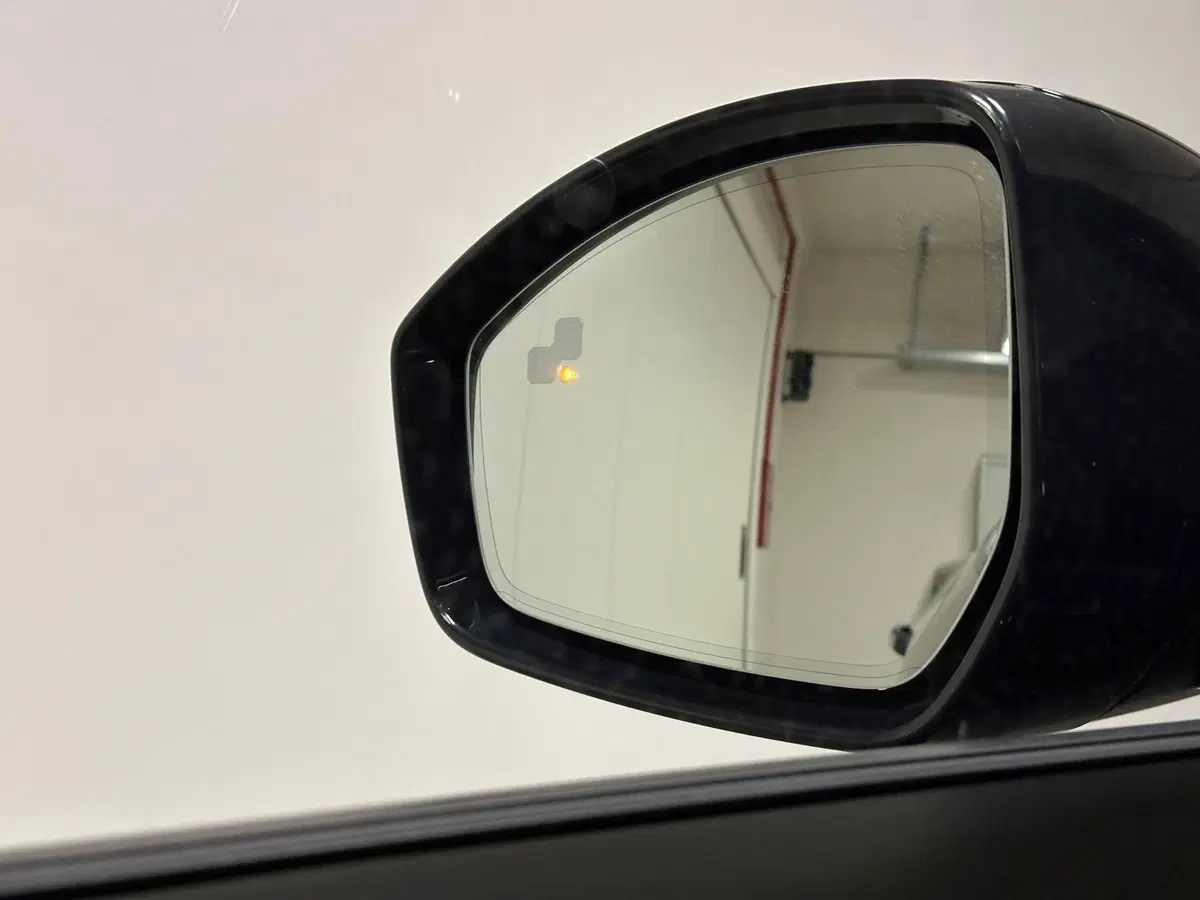 Jaguar E-Pace usata a Milano (13)