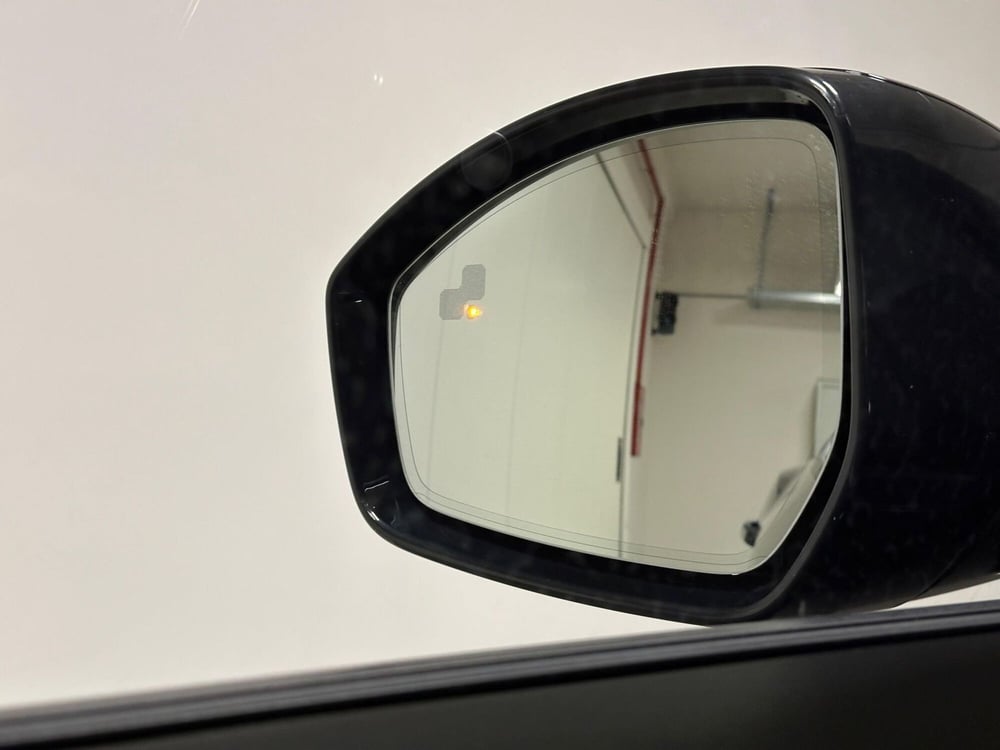Jaguar E-Pace usata a Milano (13)