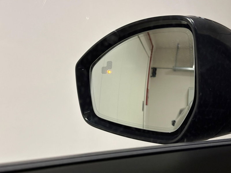 Jaguar E-Pace usata a Milano (13)