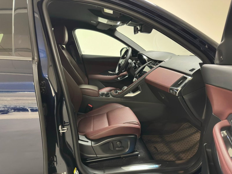 Jaguar E-Pace usata a Milano (15)